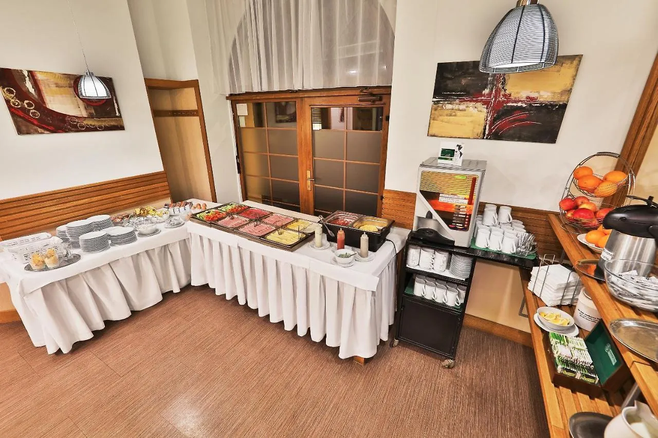 Attic Hotel Prag